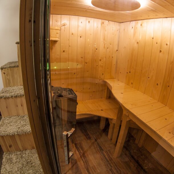 King suite with jacuzzi and sauna